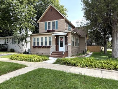 412 N Grand Ave