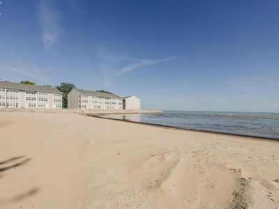 208 W Lakeshore Dr APT D