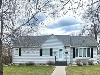 226 Kneale Ave S