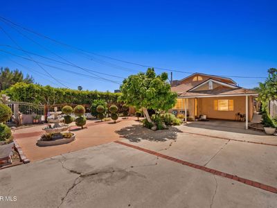 13007 Glenoaks Blvd