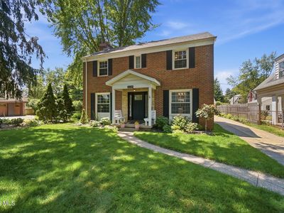 2221 Densmore Dr