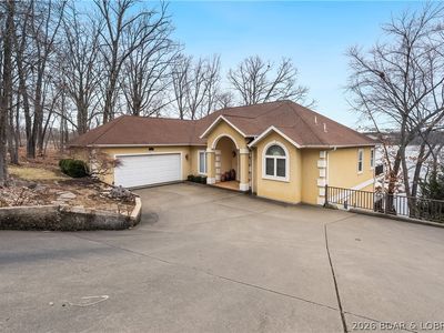 858 Via Del Lago Dr