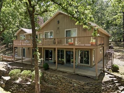 891 Lakeview Dr