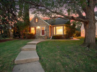 680 Mount Curve Blvd