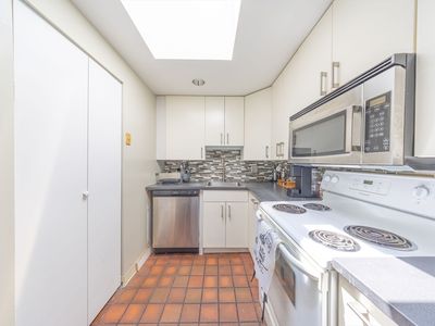 102 Gainsborough St APT 402E