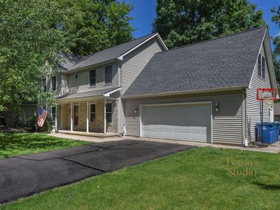 275 Jacaranda Dr