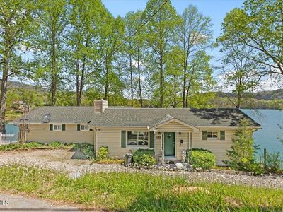 143 Lakeside Dr