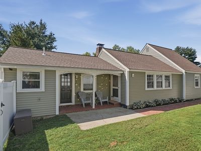 35 Edgewater Dr