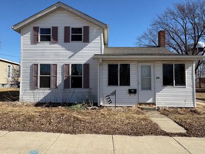 221 N 9th St