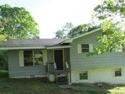 8 Taylor St