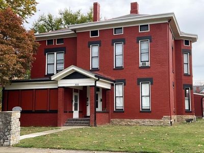 320 Woodlawn Ave