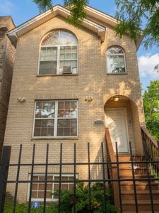 754 S Kenneth Ave
