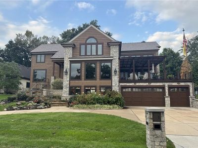 550 Lakeshore West St