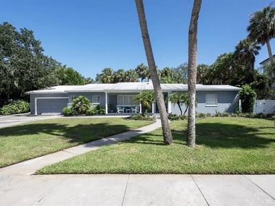 2606 S Hawthorne Cir