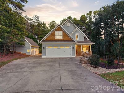 5596 Bridgewater Dr