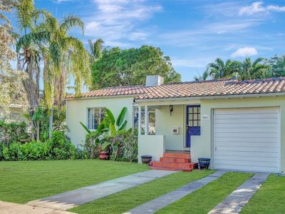 824 Granada Groves Ct