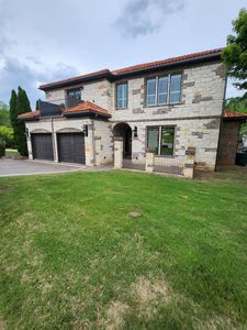 11 La Scala Ct