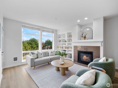 3221 SW Avalon Way #207