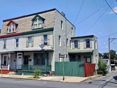 825 Walnut St