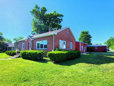 809 E Main St