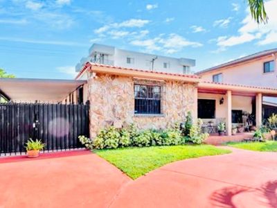 2424 SW 21st Ter