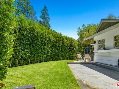 2485 Benedict Canyon Dr