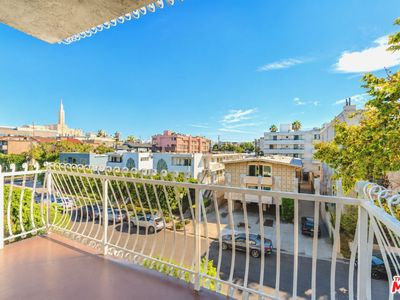 1915 Malcolm Ave APT 301