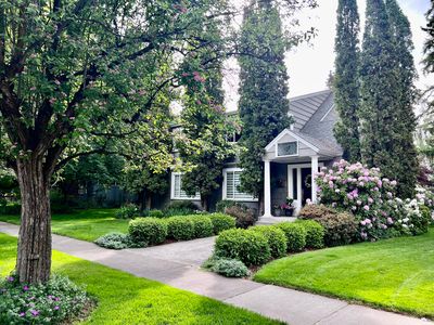 898 NW Riverside Blvd