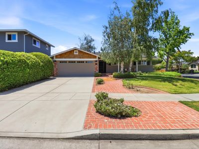 227 Howes Dr
