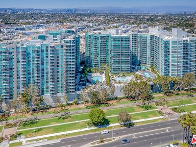 13700 Marina Pointe Dr Unit 1018