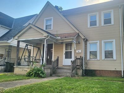 1081 Kelton Ave