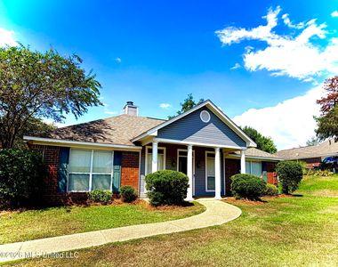 1008 Stonehendge Dr