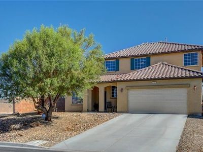 4 Goldleaf Falls Ave