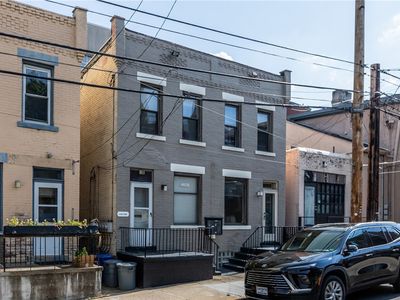 4606-4608 Winthrop St