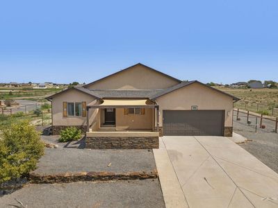 1073 W Mescalero Dr