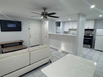 2203 W Pensacola St APT J6