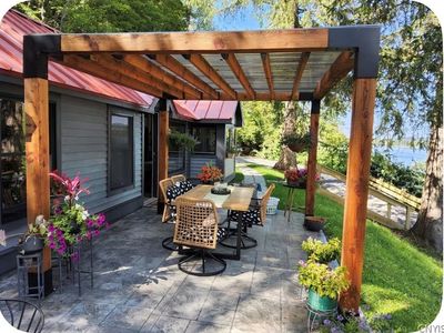404 W Lake Rd