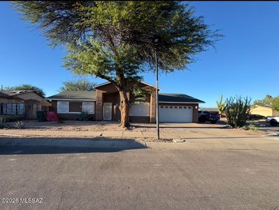 1750 W Mountain Oak Ln