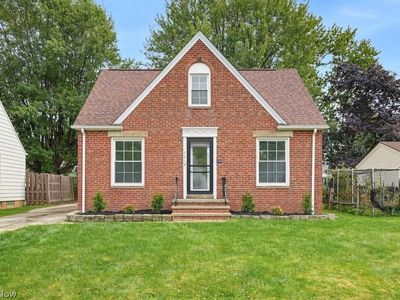 Property at 7513 Brookside Dr, Brooklyn, OH