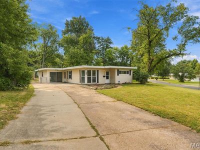 2 Marquette Dr