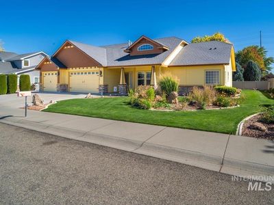 4494 S Seabiscuit Ave