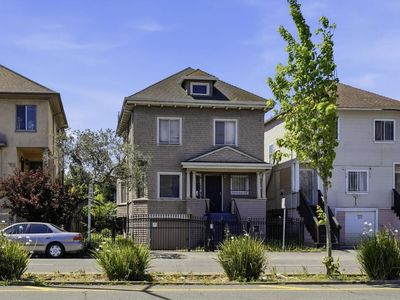 Property at 881 W Macarthur Blvd, Oakland, CA