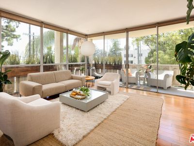 4455 Los Feliz Blvd APT 207