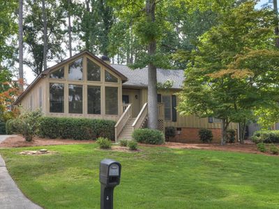 935 Medie Ave
