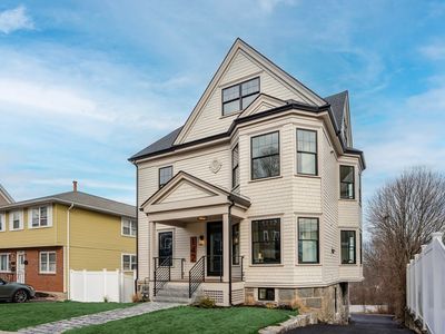 142-142A Metropolitan Ave