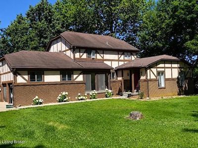3822 Carriage Hill Dr