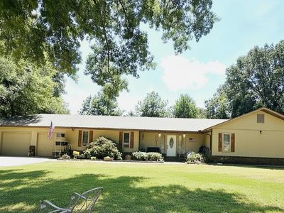 3909 Vickie Dr