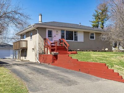 1713 Independence Ave N