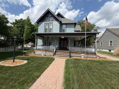 320 W Broadway St