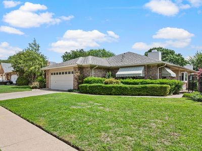 2211 Marvin Gardens St